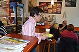 Setkání klientů z Fokusu Opava s hosty kavárny Café Evžen v Opavě